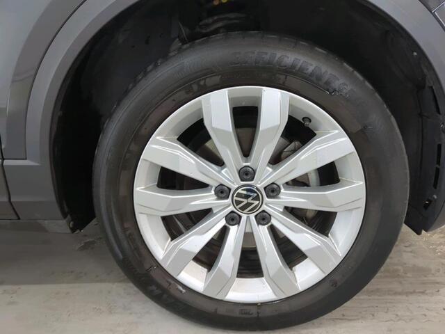 Volkswagen T-Roc 1.5 TSI Sport / Digitaal dashboard / Led / Climate controle / Navigatie/ Parkeersensoren V+A / Lichtmetaal 17 inch /