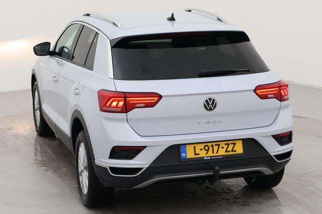 Volkswagen T-Roc 1.0 TSI Style Business / Navigatie / CLimate controle / Navigatie / Parkeersensoren V+A / Elektrische klep /