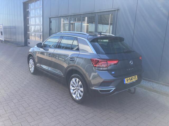 Volkswagen T-Roc 1.5 TSi 150pk DSG Style Business CAMERA/NAVI/PDC/TREKHAAK/WINTERPACK