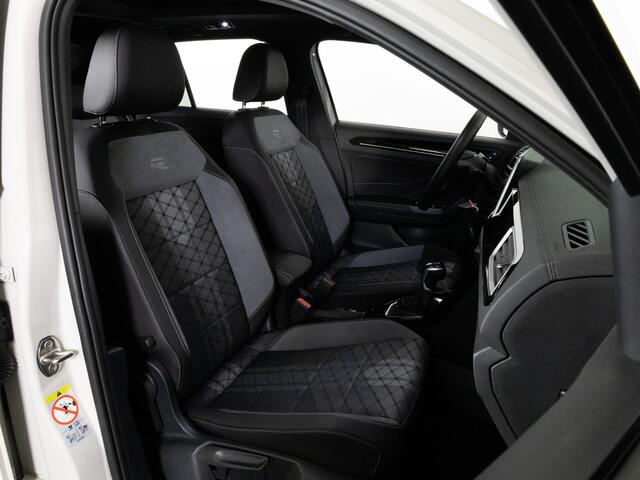 Volkswagen T-Roc R-Line1.5 TSI 150 pk DSG | LED-IQ | Panoramadak | 18" LM | Navigatie | Adaptieve cruise |