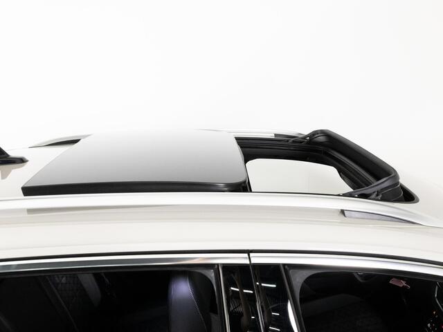 Volkswagen T-Roc R-Line1.5 TSI 150 pk DSG | LED-IQ | Panoramadak | 18" LM | Navigatie | Adaptieve cruise |