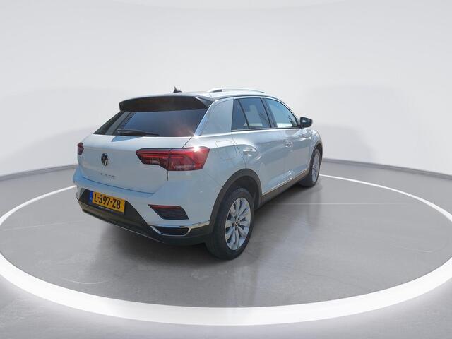 Volkswagen T-Roc 1.5 TSI Sport 150PK l Winterpakket l Sport Plus Pakket l Navigatie Discover Media