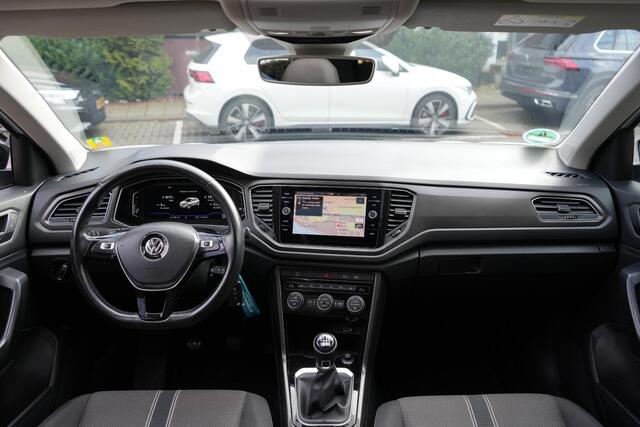 Volkswagen T-Roc 1.0 TSI Style | PANO | VIRTUAL | SENSOREN | STOELVERW.
