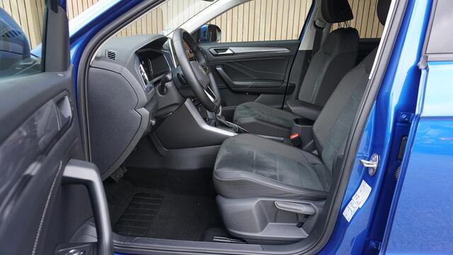 Volkswagen T-Roc 1.5 TSI 150pk DSG Style Business IQ light 18inch LM Virtual Keyless Adaptive Cruise *Ravenna Blue* 11391km!