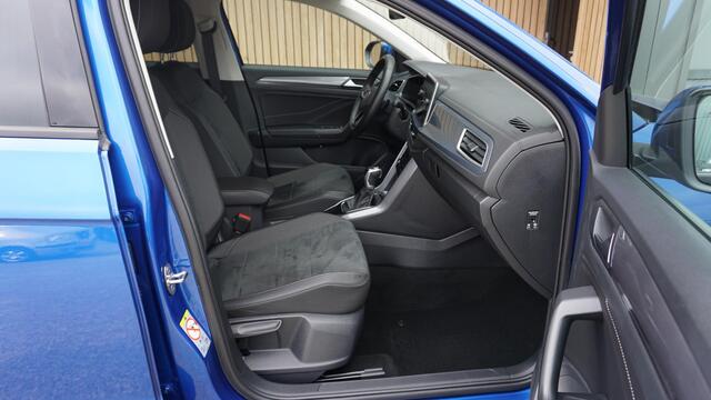 Volkswagen T-Roc 1.5 TSI 150pk DSG Style Business IQ light 18inch LM Virtual Keyless Adaptive Cruise *Ravenna Blue* 11391km!