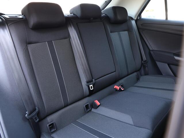 Volkswagen T-Roc 1.0 TSI Life Adaptive Cruise Control | App Connect | LED | Parkeersensoren | Inklapbare spiegels | 16 Inch velgen