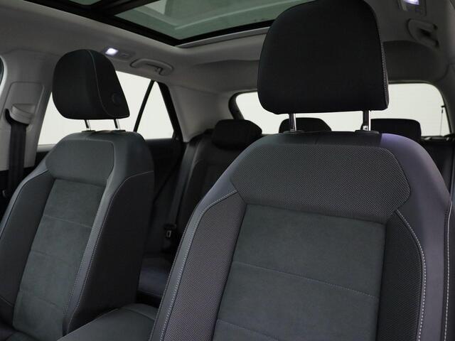 Volkswagen T-Roc 1.5TSI/150PK Style DSG · Panoramadak · Navigatie · Stoelverwarming · Garantie tot februari 2026