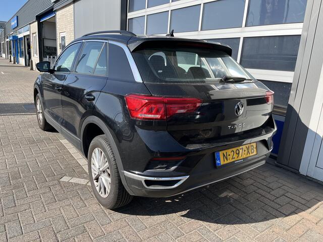 Volkswagen T-Roc 1.0 TSI Style / 16" LMV/ DAB RADIO/ BLUETOOTH/ APP-CONNECT/ PARK. SENSOREN + CAMERA/ CLIMA/ ADAPT. CRUISE/ FRONT ASSIST