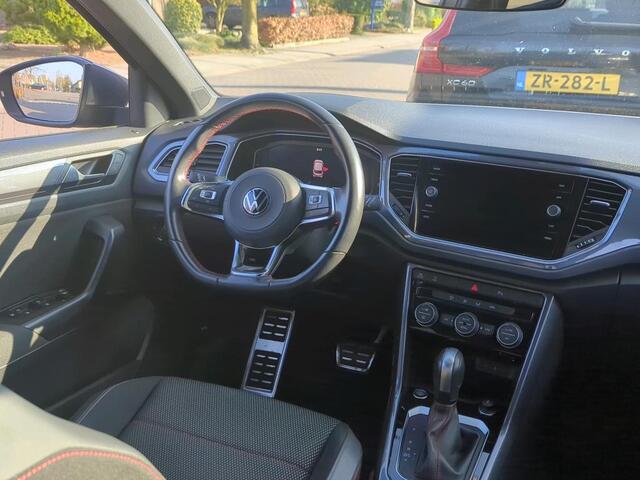 Volkswagen T-Roc 1.5 TSI Sport / Digitaal dashboard / LED / Camera / Navigatie / Trekhaak / Climate controle