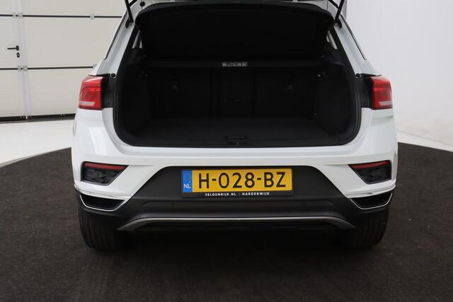 Volkswagen T-Roc 1.0 TSI Style | Stoelverwarming | Full LED | Carplay | Navigatie | Adaptive cruise | Parkeerhulp | Airco | Bluetooth