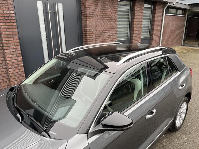 Volkswagen T-Roc 1.5 TSI Sport VIRTUAL DASHBOARD | ADAPTIVE CRUISE CONTROL | NAV | APP CONNECT | CAMERA