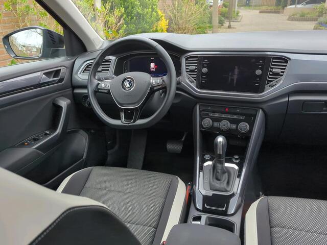 Volkswagen T-Roc 1.5 TSI 150pk Sport Executive DSG Automaat Navigatie / Parkeersensoren / Winterpakket / El. Achterklep / Clima / LED