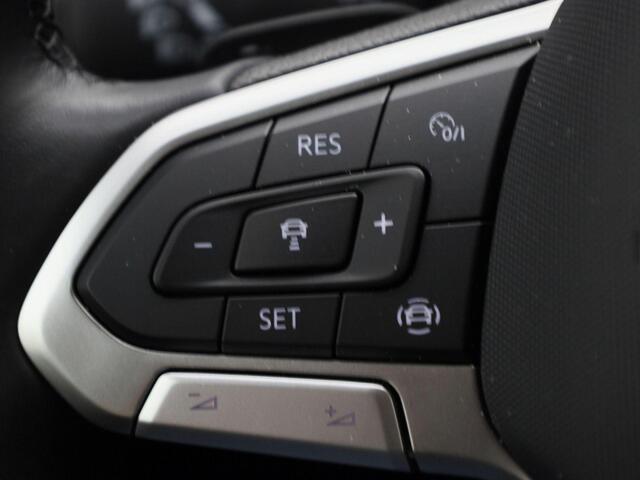 Volkswagen T-Roc 1.5TSI/150PK Style DSG · Navigatie · Trekhaak · Camera + Parkeersensoren · Garantie tot augustus 2025