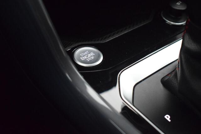 Volkswagen T-Roc 1.5 TSI 150pk DSG Sport Keyless Camera Led Virtual Cockpit Panoramadak Navigatie