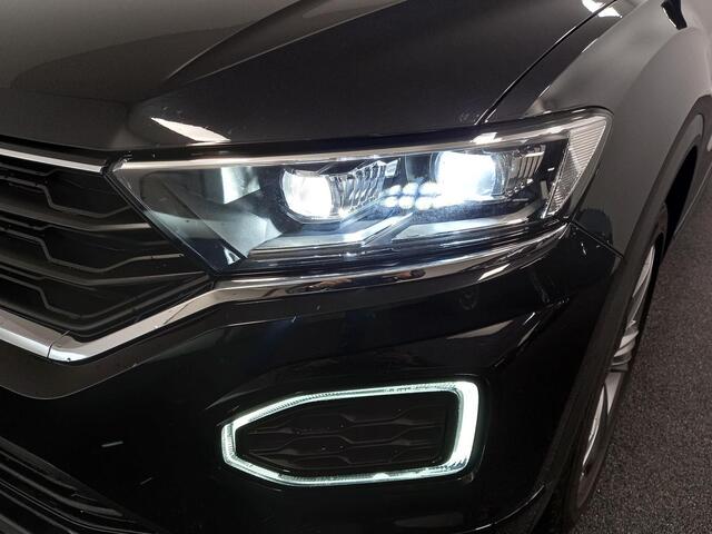 Volkswagen T-Roc 1.5 TSI DSG United R-Line Navigatie Parkeersensoren 19 Inch Lichtmetalen velgen Lane Assist Digitale Cockpit