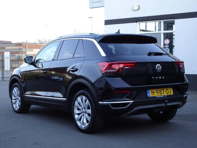 Volkswagen T-Roc 1.5 TSI Sport Automatische airco, cruise controle, navigatie, app-connect, panorama dak, stoel verwarming, achteruitrijcamera, digitaal display, trekhaak, enz.