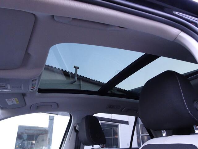 Volkswagen T-Roc 1.5 TSI Sport Automatische airco, cruise controle, navigatie, app-connect, panorama dak, stoel verwarming, achteruitrijcamera, digitaal display, trekhaak, enz.