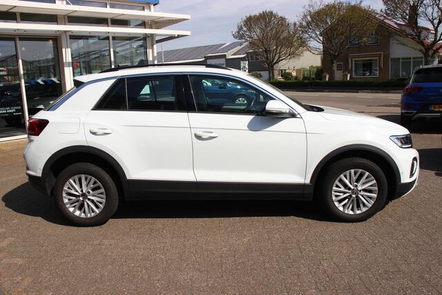 Volkswagen T-Roc 1.5 TSI Life Business Automaat | PDC | Clima | Stoelverwarming