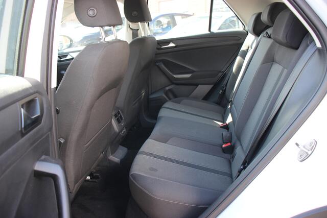 Volkswagen T-Roc 1.5 TSI Life Business Automaat | PDC | Clima | Stoelverwarming