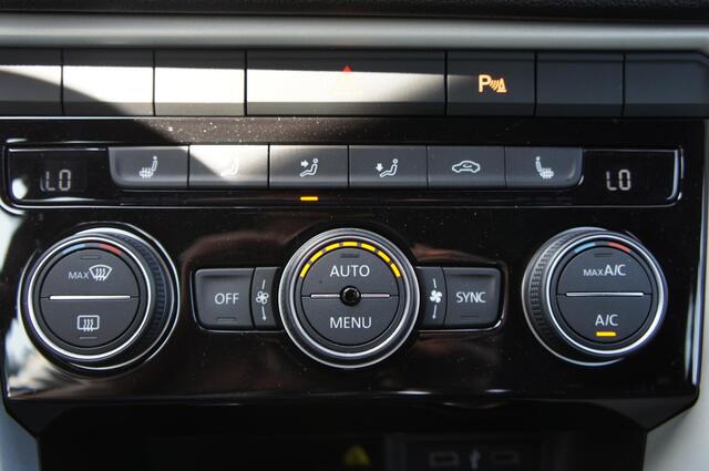 Volkswagen T-Roc Cabrio 1.0 TSI Style | CarPlay | Parkeersensor voor + achter | Stoelverwarming