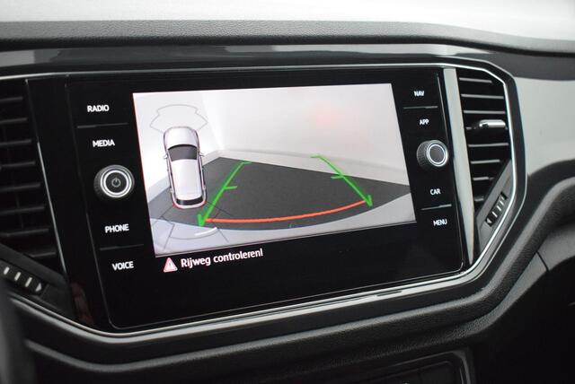 Volkswagen T-Roc 1.5 TSI 150pk DSG 2x R-Line Trekhaak Camera Keyless Beats Virtual Cockpit Navigatie