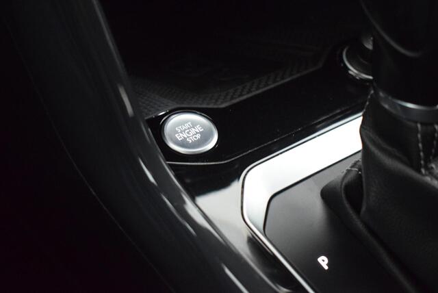 Volkswagen T-Roc 1.5 TSI 150pk DSG 2x R-Line Trekhaak Camera Keyless Beats Virtual Cockpit Navigatie