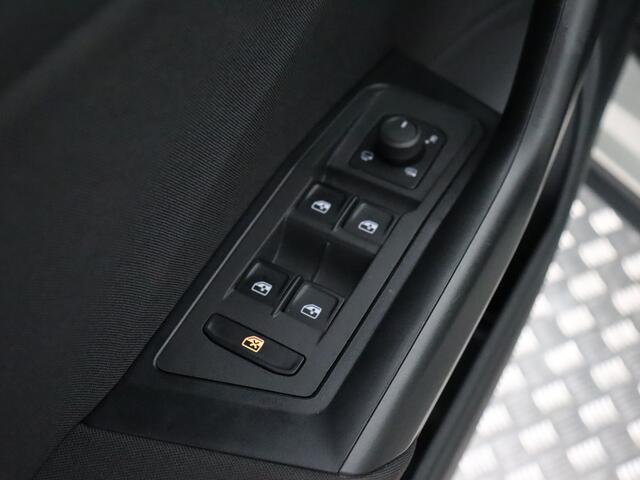 Volkswagen T-Roc 1.5 TSI Life Business (Afn. Trekhaak / Navi / PDC 360 / Carplay)