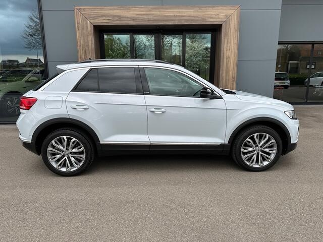 Volkswagen T-Roc 1.5 TSI 150pk DSG IQ-DRIVE | Trekhaak | Virtual cockpit | Adapt. Cruise | Led | Incl. 1 jaar Bovag garantie