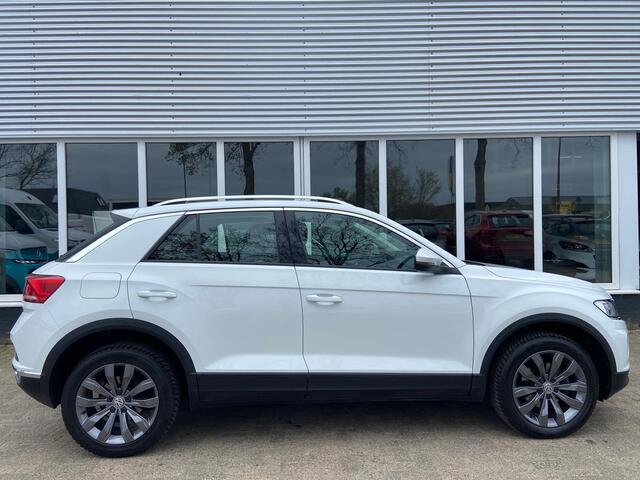 Volkswagen T-Roc 1.5 TSI Style Business | Virtual Cockpit | Automaat | Stoelverwarming