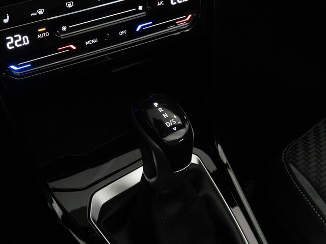 Volkswagen T-Roc 1.5 TSI R-Line | LED IQ | Stoelverwarming | Stoel En Stuurwiel verwarming |