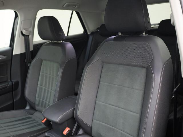 Volkswagen T-Roc 1.5TSI/150PK Style DSG · Navigatie · Trekhaak · Stoelverwarming · Garantie tot mei 2026