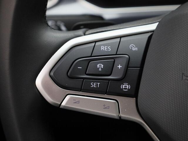 Volkswagen T-Roc 1.5TSI/150PK Style DSG · Navigatie · Trekhaak · Stoelverwarming · Garantie tot mei 2026