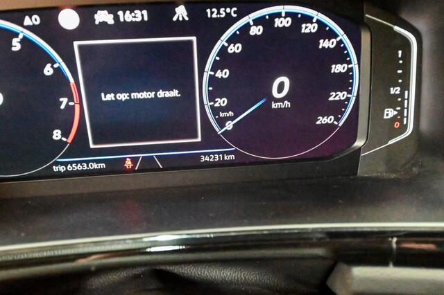 Volkswagen T-Roc 1.5 TSI R-Line Beats|Navi|ACC|Pano|Trekhaak