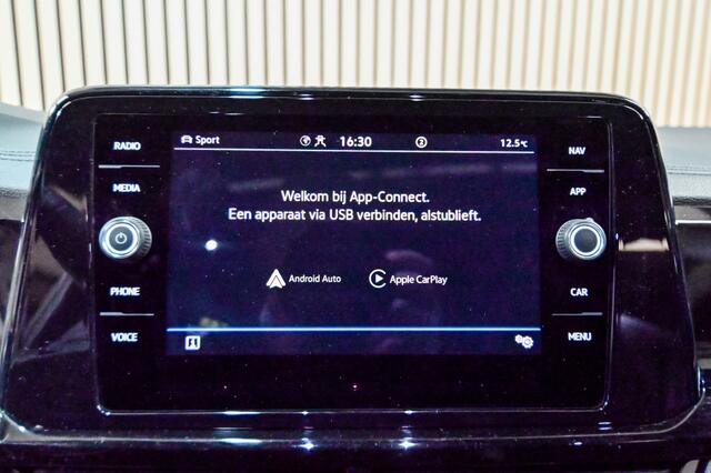Volkswagen T-Roc 1.5 TSI R-Line Beats|Navi|ACC|Pano|Trekhaak