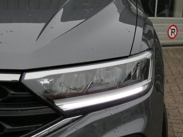 Volkswagen T-Roc 1.0 TSI LIFE 75 EDITION / Camera / 17 Inch / Carplay / Adap.crui