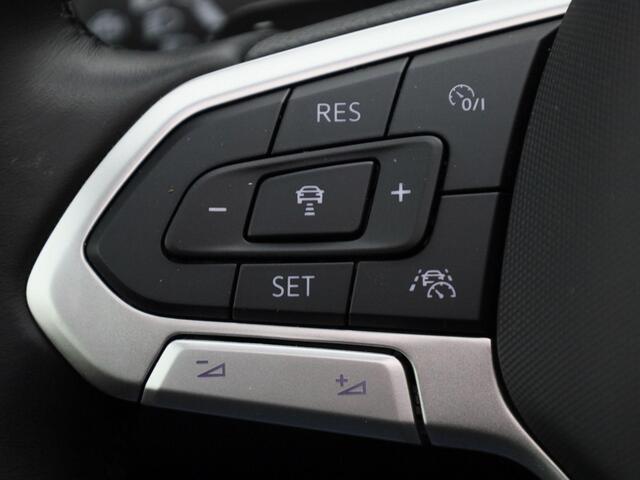 Volkswagen T-Roc 1.5TSI/150PK R Line Blackstyle DSG · Panoramadak · Camera + Parkeersensoren · Stoel- & stuurverwarming · Garantie tot april 2026
