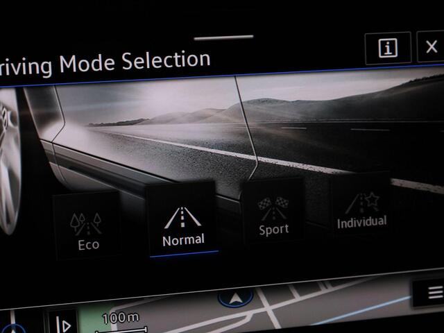 Volkswagen T-Roc 1.5TSI/150PK R Line Blackstyle DSG · Panoramadak · Camera + Parkeersensoren · Stoel- & stuurverwarming · Garantie tot april 2026