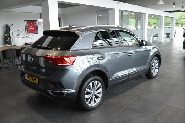 Volkswagen T-Roc 1.5 TSI Style navi clima camera led pdc 17 inch 150 pk !!