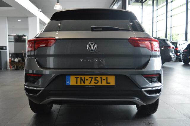 Volkswagen T-Roc 1.5 TSI Style navi clima camera led pdc 17 inch 150 pk !!