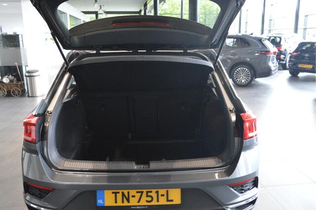 Volkswagen T-Roc 1.5 TSI Style navi clima camera led pdc 17 inch 150 pk !!