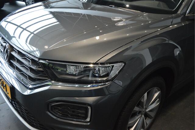 Volkswagen T-Roc 1.5 TSI Style navi clima camera led pdc 17 inch 150 pk !!