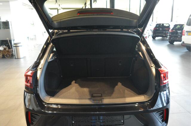 Volkswagen T-Roc 1.5 TSI 3X R-LINE Black Style navi camera keyless 18 inch !!