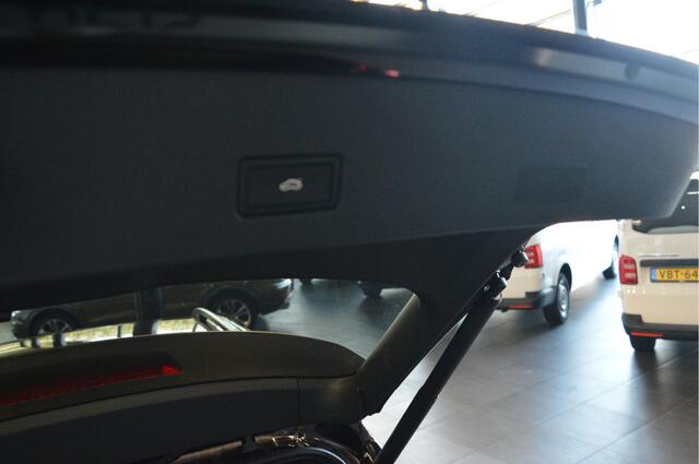 Volkswagen T-Roc 1.5 TSI 3X R-LINE Black Style navi camera keyless 18 inch !!