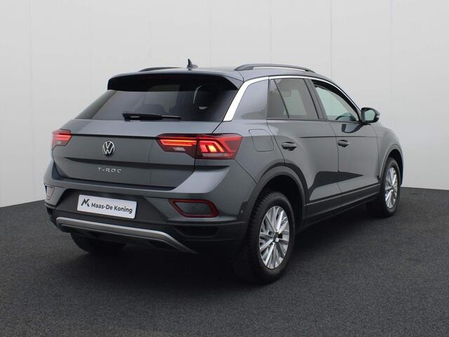 Volkswagen T-Roc 1.5 TSI 150PK Life DSG automaat | Navigatie | Apple Carplay | Parkeersensoren | Stoelverwarming | Fabrieksgarantie tot maart 2026 of 100.000km