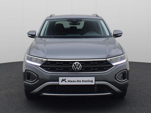 Volkswagen T-Roc 1.5 TSI 150PK Life DSG automaat | Navigatie | Apple Carplay | Parkeersensoren | Stoelverwarming | Fabrieksgarantie tot maart 2026 of 100.000km