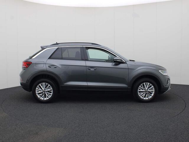 Volkswagen T-Roc 1.5 TSI 150PK Life DSG automaat | Navigatie | Apple Carplay | Parkeersensoren | Stoelverwarming | Fabrieksgarantie tot maart 2026 of 100.000km
