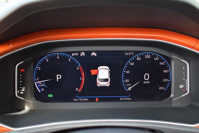 Volkswagen T-Roc 1.5 TSI Sport Business R Panodak | Automaat | Trekhaak | Camera| Topstaat