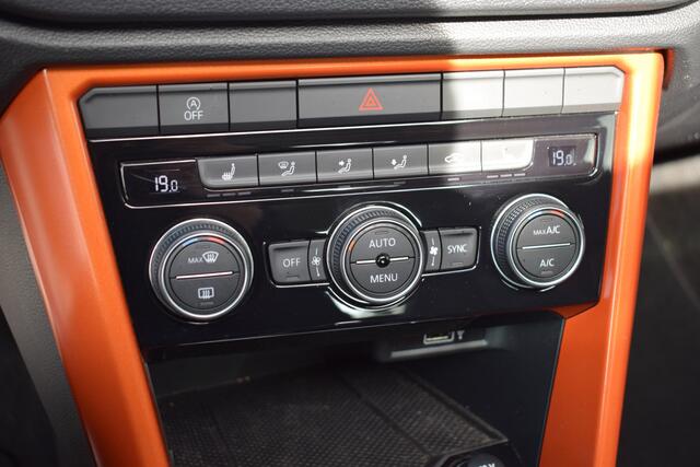 Volkswagen T-Roc 1.5 TSI Sport Business R Panodak | Automaat | Trekhaak | Camera| Topstaat