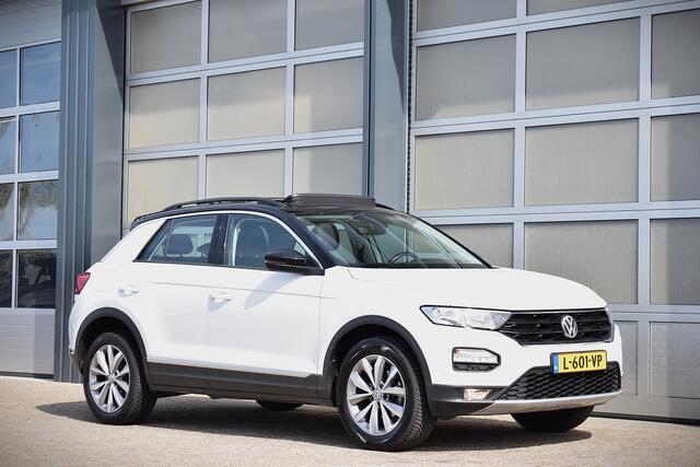 Volkswagen T-Roc 1.5 TSI Sport Business R Panodak | Automaat | Trekhaak | Camera| Topstaat
