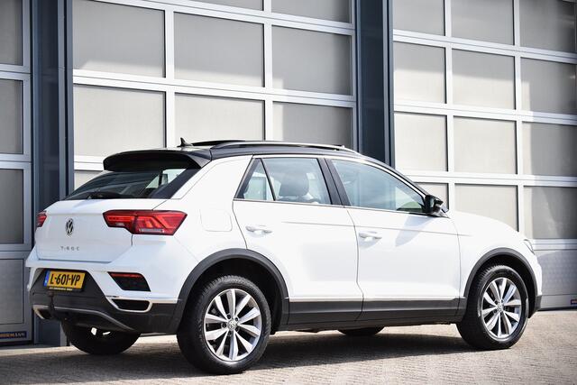Volkswagen T-Roc 1.5 TSI Sport Business R Panodak | Automaat | Trekhaak | Camera| Topstaat